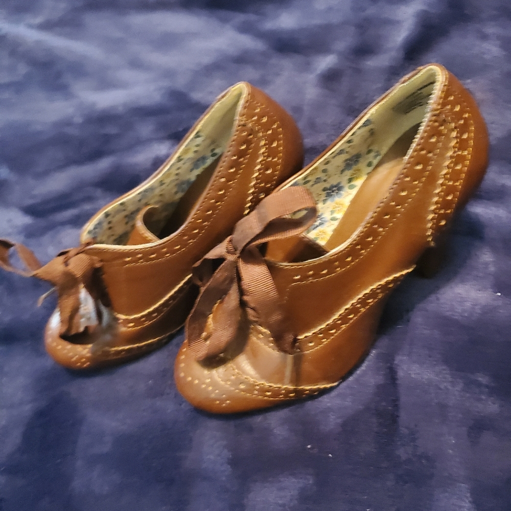 American Eagle 5 Oxford Brown Heeled Laced Booties